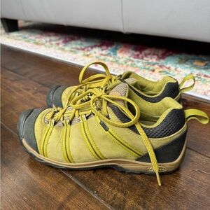 Chaco CanyonLand Low Event Kids 4.5 Hiking Trail Shoe Sneaker Leather Tan Green